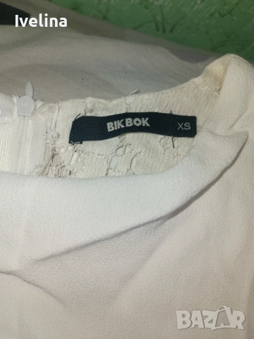 Бяла рокля Bik bok с къс ръкав и ефирен гръб, снимка 3 - Рокли - 53401848