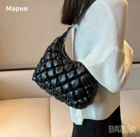 Дамска черна кожена чанта, снимка 2 - Чанти - 47350540