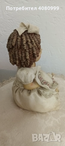 Фигурка "Къдраво момиченце с капела в скута", клей, мисля. , снимка 5 - Колекции - 51969110