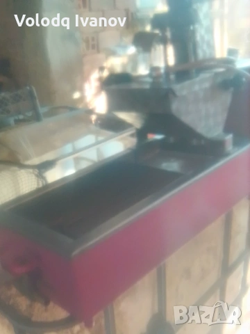 Продавам машина за казанлъшки понички ръчна почти нова с две дюзи