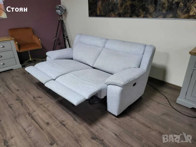 Светло сив диван от плат тройка с електрически релаксиращ механизъм, снимка 5 - Дивани и мека мебел - 50886717