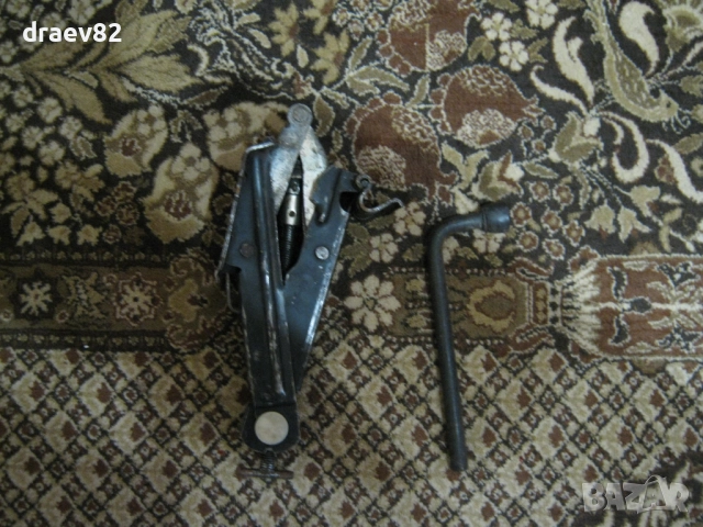 крик жаба и ключ за гуми 19мм 