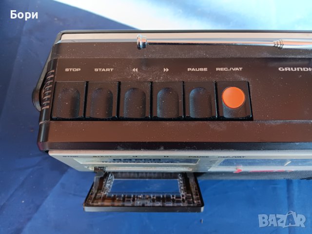 GRUNDIG RR 220 Радиокасетофон, снимка 7 - Радиокасетофони, транзистори - 44132353