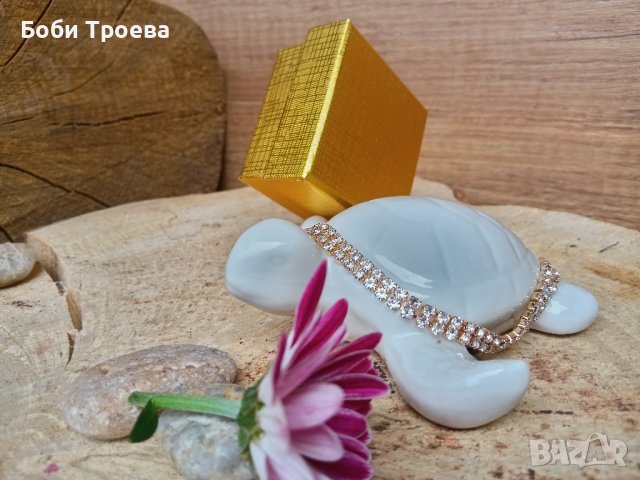 Тънка гривна с кристали сваровски-материала е бижу, снимка 4 - Гривни - 43730649