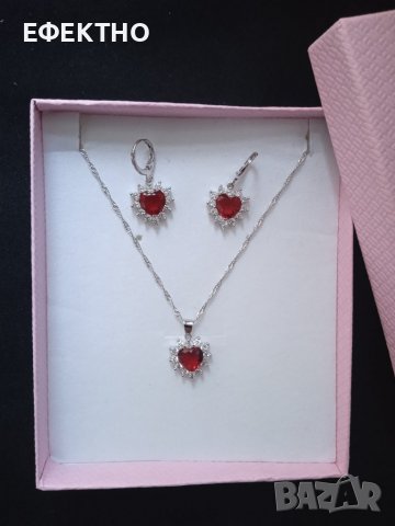 Нов, сребърен комплект със сърца. В подаръчна кутия