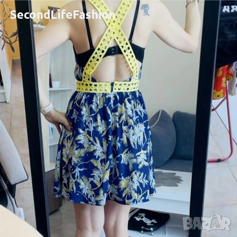 Мини рокля Opullence Charlotte с гол гръб размер S флорален принт с пчели, снимка 8 - Рокли - 53219618