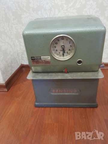 Стара машина за  присъствие на работа във фабрика с часовник Benzing, снимка 1 - Антикварни и старинни предмети - 37091040