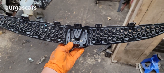 Решетка емблема Honda Jazz - 50лв, снимка 2 - Части - 50459454