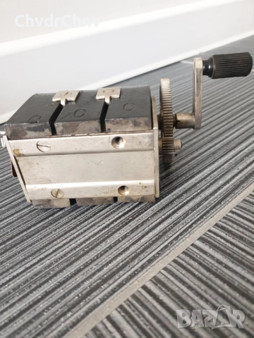 Малко старо динамо с манивела/телефонен магнитен генератор на ток, снимка 7 - Антикварни и старинни предмети - 52840312