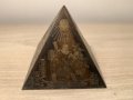 Стара малка египетска бронзова пирамида, снимка 1 - Антикварни и старинни предмети - 43832180