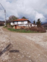 Селски имот в подножието на Средна гора, снимка 1 - Къщи - 44875823