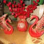 Красив комплект -ваза с червени плодове и лебеди, снимка 2