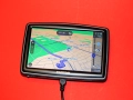 TomTom навигационна система GPS устройство с кабел и зарядно за кола, снимка 1