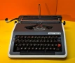 	Пишеща Машина Хеброс 1300Ф 3 Цвята Кирилица нова лента топ състояние обслужена+подарък резервна лен, снимка 4