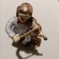 Много красива-рядка Винтаж,Викторианска ретро фигурка, Седнал млад мъж свирещ на цигулка , снимка 10 - Колекции - 44884913