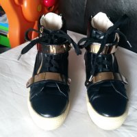 Обувки на платформа, снимка 1 - Дамски ежедневни обувки - 33256974