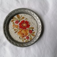 Декоративна чинийка с метален обков, снимка 1 - Колекции - 43899275