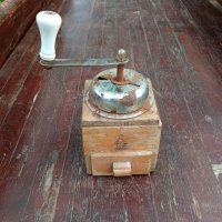 Стара мелничка за подправки, снимка 1 - Антикварни и старинни предмети - 36621263