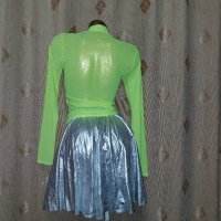 S К- т Неоново зелена, прозрачна блуза от тюл и сребриста пола, снимка 3 - Поли - 43579685