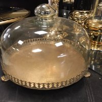 Метален поднос в златно със стъклен капак, снимка 2 - Аксесоари за кухня - 43862067