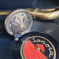 Стар американски грамофон с манивела Concert deLuxe, снимка 6 - Антикварни и старинни предмети - 40057876