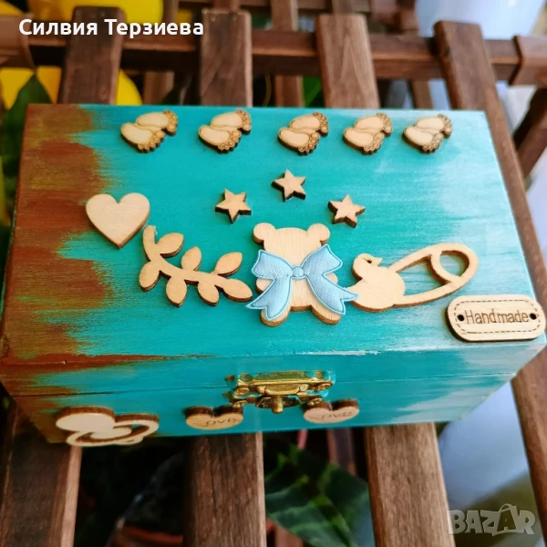 Ръчно изработена дървена кутия за бебе, снимка 1
