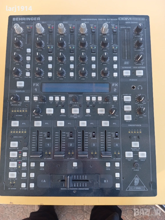Behringer DDM4000 32-битов цифров DJ миксер, снимка 1