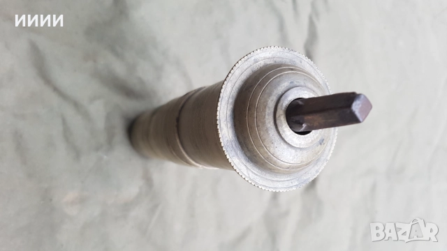 Бронзова мелница мелничка с тугра