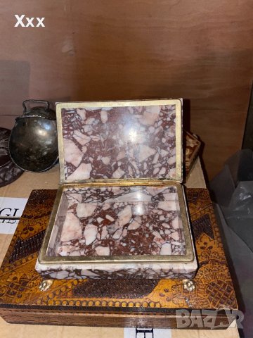 Ретро Мраморна кутия за бижута , снимка 1 - Колиета, медальони, синджири - 43557029