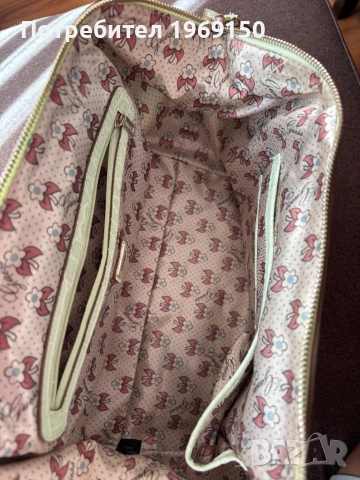 Оригинална чанта на Guess , снимка 4 - Чанти - 51785308