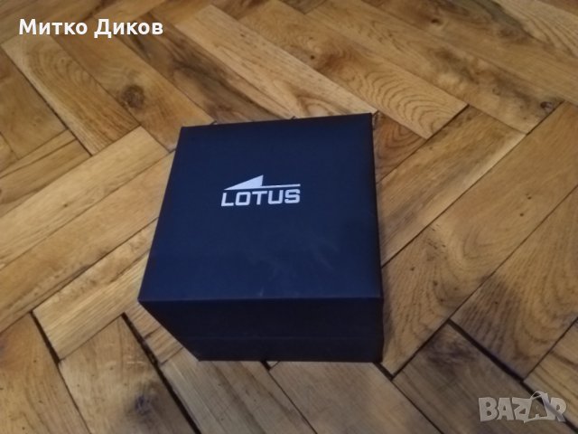 Кутия за часовник Лотус с възглавничка, снимка 1 - Други - 27558307