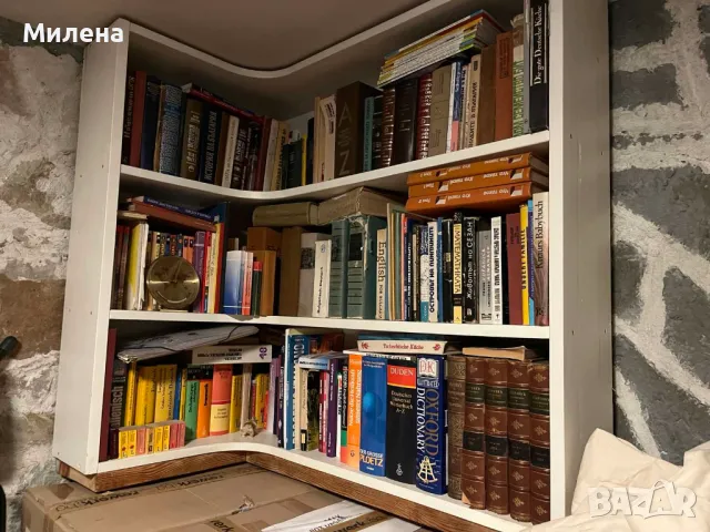 Ъглова , дървена етажерка