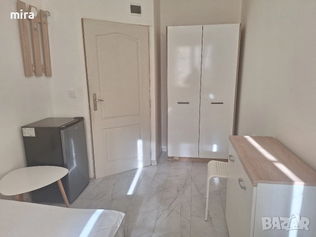 обзаведена стая Редута след основен ремонт с чисто нови мебели , снимка 8 - Стаи под наем - 44388147