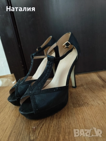 Черни токчета с камъни , снимка 2 - Дамски обувки на ток - 52275685