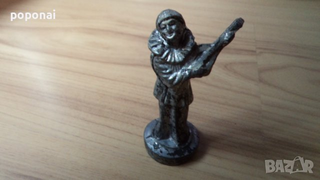 Метална статуетка