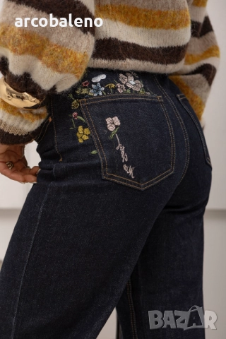 Дамски дънки с права кройка и бродирани цветя, снимка 3 - Дънки - 52180561