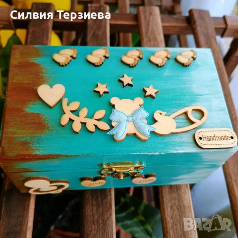 Ръчно изработена дървена кутия за бебе, снимка 1