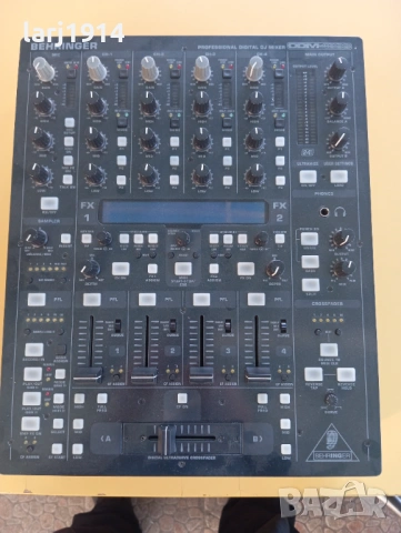 Behringer DDM4000 32-битов цифров DJ миксер