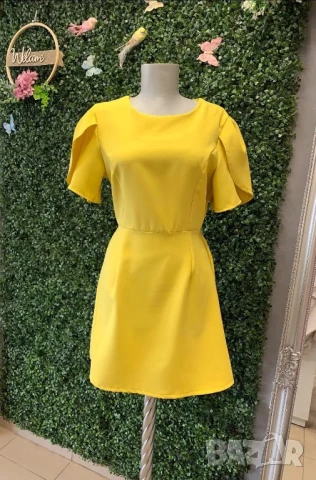 рокля с ефектен гръб 