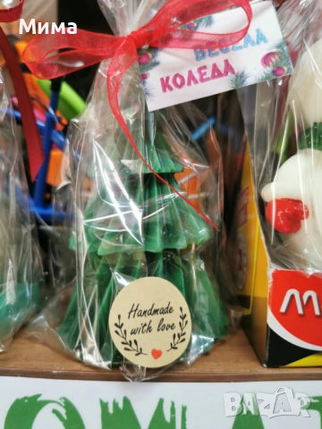 Ароматна коледна свещ - Елха на етажи, снимка 2 - Ръчно изработени сувенири - 52705753