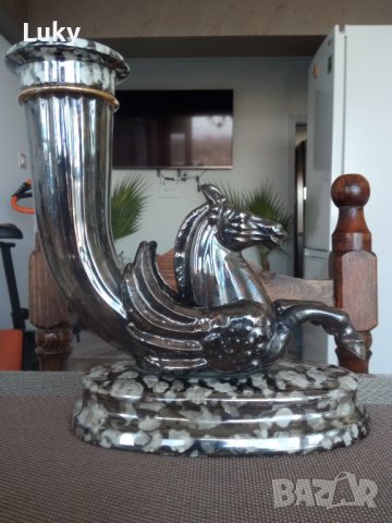 Продавам стилен и красив ритон,Порцелан.Ръчна изработка., снимка 3 - Антикварни и старинни предмети - 43812024