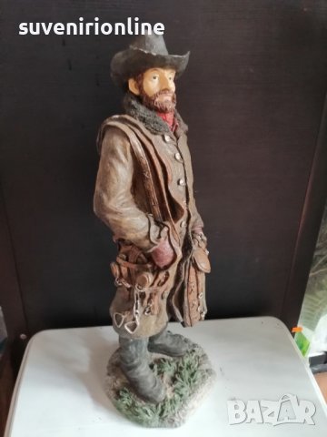 колекционерска статуетка Ловец The Theamster с печат, снимка 3 - Статуетки - 40483171