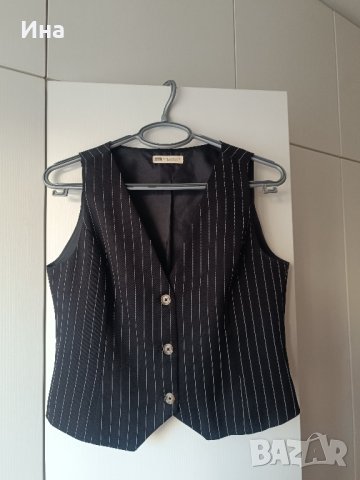 Класически модел елек черно/ бяло и червено райе Stradivarius и др., снимка 3 - Елеци - 43801487