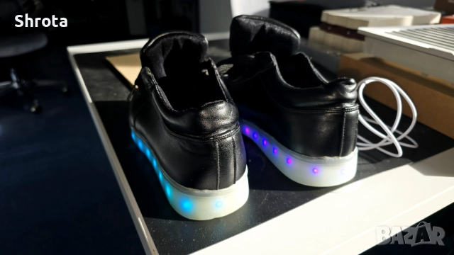 Светещи обувки с LED светлина и USB зареждане N 39.5, снимка 3 - Маратонки - 52836423