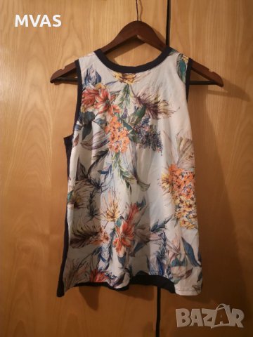 Нов топ Reserved XL тъмно син с цветя, снимка 1