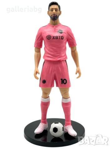 Фигура Меси с екип на Inter Miami – с кутия и стойка Messi, снимка 2 - Фигурки - 51261270