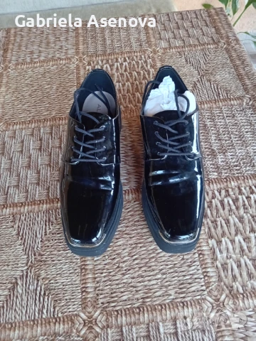 Лачени обувки, снимка 5 - Дамски ежедневни обувки - 50602416
