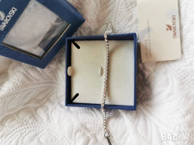 Нова Swarovski гривна оригинална е, снимка 5 - Гривни - 48025360