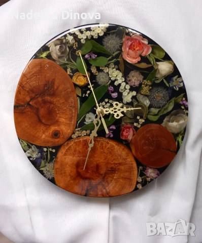 Часовник от епоксидна смола и естествени цветя , снимка 1