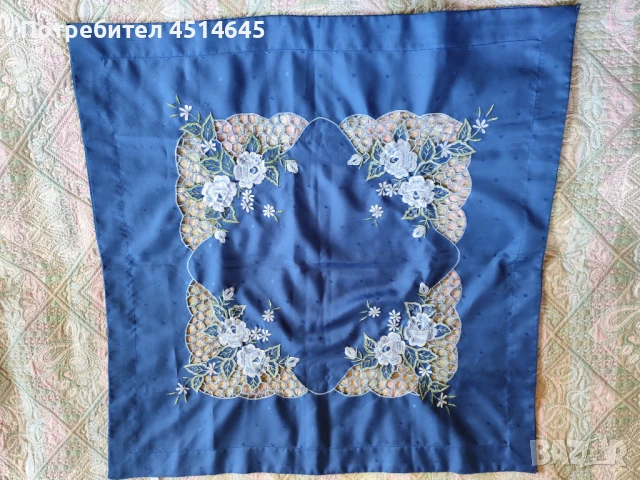 Покривка 85/85 см НОВА синя с бродерия 